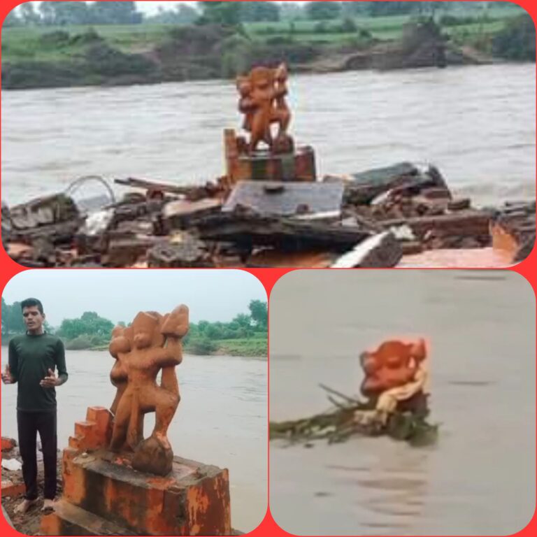 भयंकर बाढ़ मंदिर तो बहा ले गई पर उसमे बैठे हनुमान जी की प्रतिमा को डिगा भी न पाई, भक्तों का लगा तांता, कहा- बनाएंगे भव्य मंदिर, वीडियो देखें