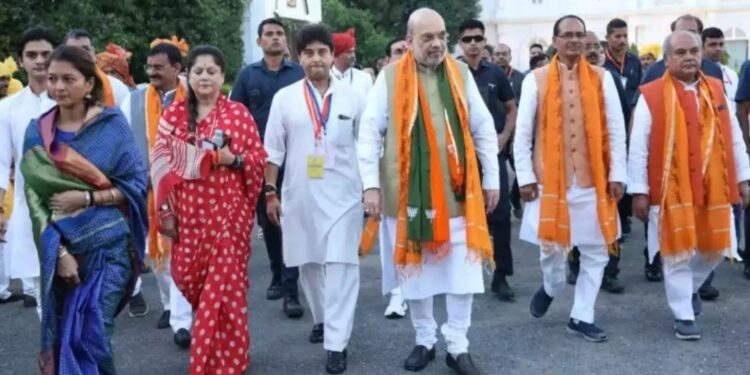 एमपी इलेक्शन के घमाशान मे केन्द्र की बीजेपी की एंट्री, शिवराज और सिंधिया की उम्मीदों पर फिरा पानी, खेमा से दूर उम्मीदवार को शीर्ष नेतृत्व का भरोसा