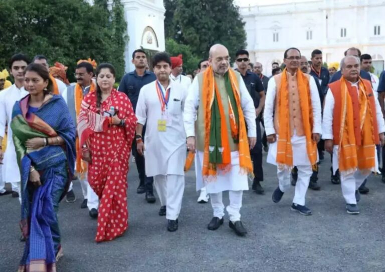 एमपी इलेक्शन के घमाशान मे केन्द्र की बीजेपी की एंट्री, शिवराज और सिंधिया की उम्मीदों पर फिरा पानी, खेमा से दूर उम्मीदवार को शीर्ष नेतृत्व का भरोसा