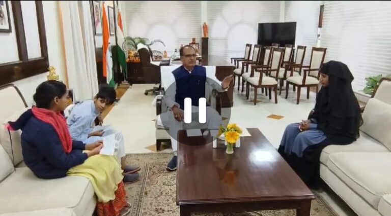 भाजपा को वोट देने पर देवर द्वारा मारपीट की मुस्लिम महिला को मुख्यमंत्री ने बुलाया, दिया सुरक्षा का वादा