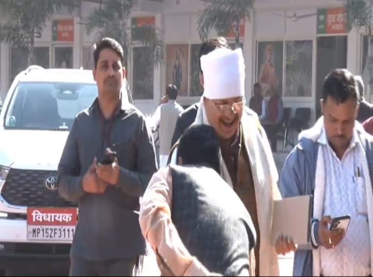 जिलाध्यक्ष चयन को लेकर बीजेपी मुख्यालय में संगठन पदाधिकारियों की बैठक जारी, तीन नामों का पैनल होगा तैयार, केंद्रीय नेतृत्व द्वारा होगा अंतिम फैसला