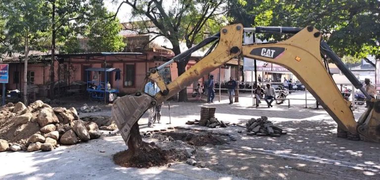 पचास साल से ज्यादा पुरानी पत्रकारों की बैठकगाह पर दीवार की तैयारी, सवाल पूछने वालों से बचने की ‘सरकारी दूरी’ पक्की की जा रही है