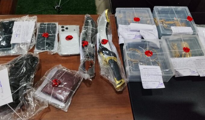 नाबालिग को ब्लैकमेल कर कराई घर में 54 लाख की चोरी! जान से मारने की धमकी देकर बनवाया चोरी का मोहरा