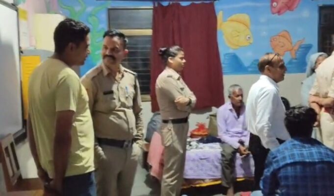 खुरई के होली फैमिली कॉन्वेंट स्कूल में देर रात हंगामा, धर्मांतरण के आरोप पर आमने-सामने आए हिंदू संगठन और स्कूल प्रबंधन